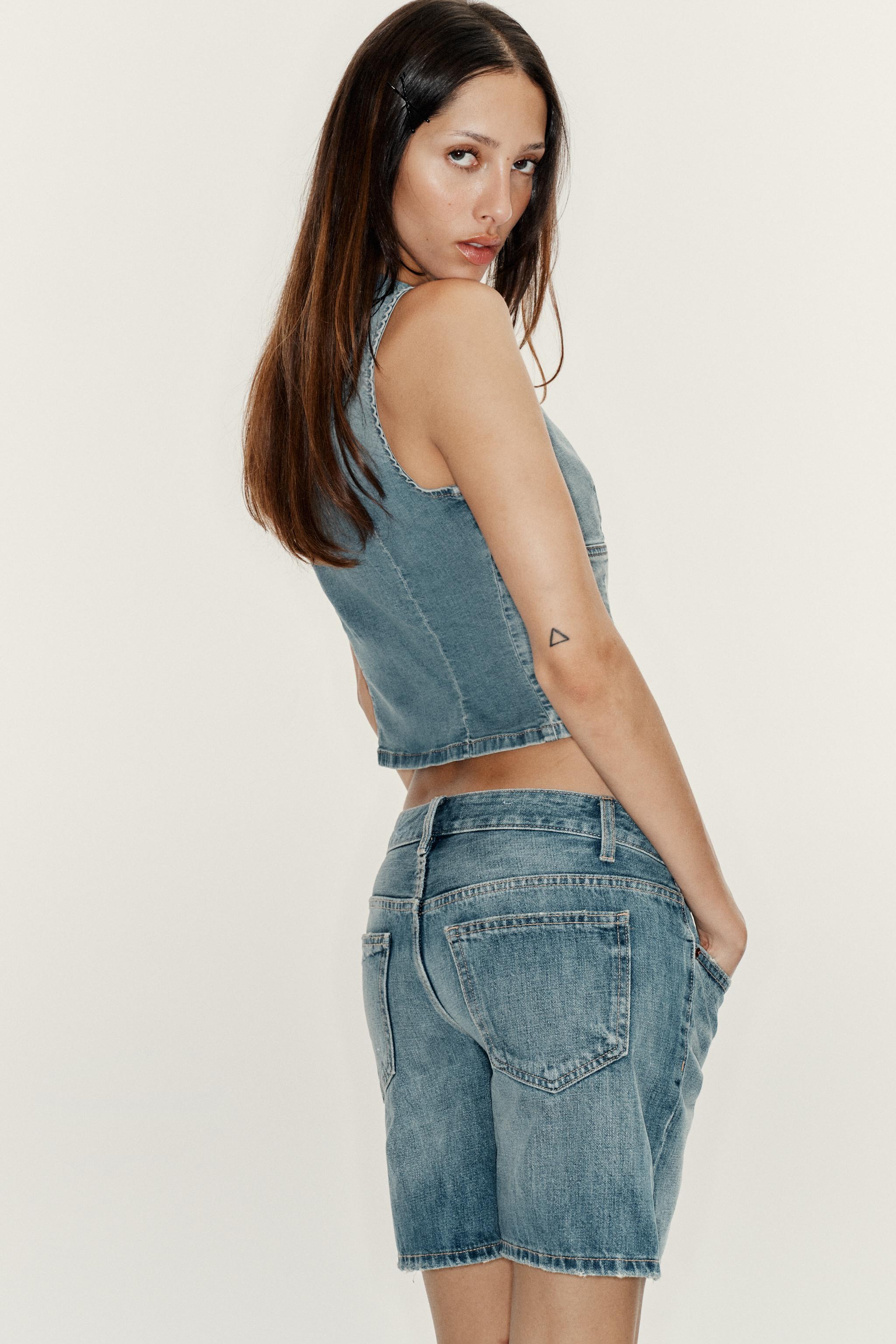 REGULAR FIT MID-RISE DENIM SHORTS